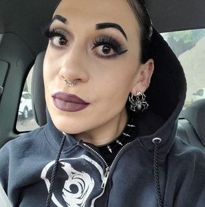 Meet your Posher, Mila